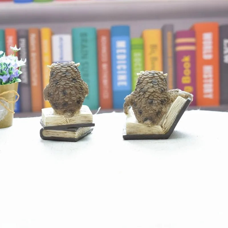 2Pcs/Set Owl Statue Cartoon Realistic Resin Reading Book Owl Figurine Cute Crafted Statue Home Decor Animal Sculpture