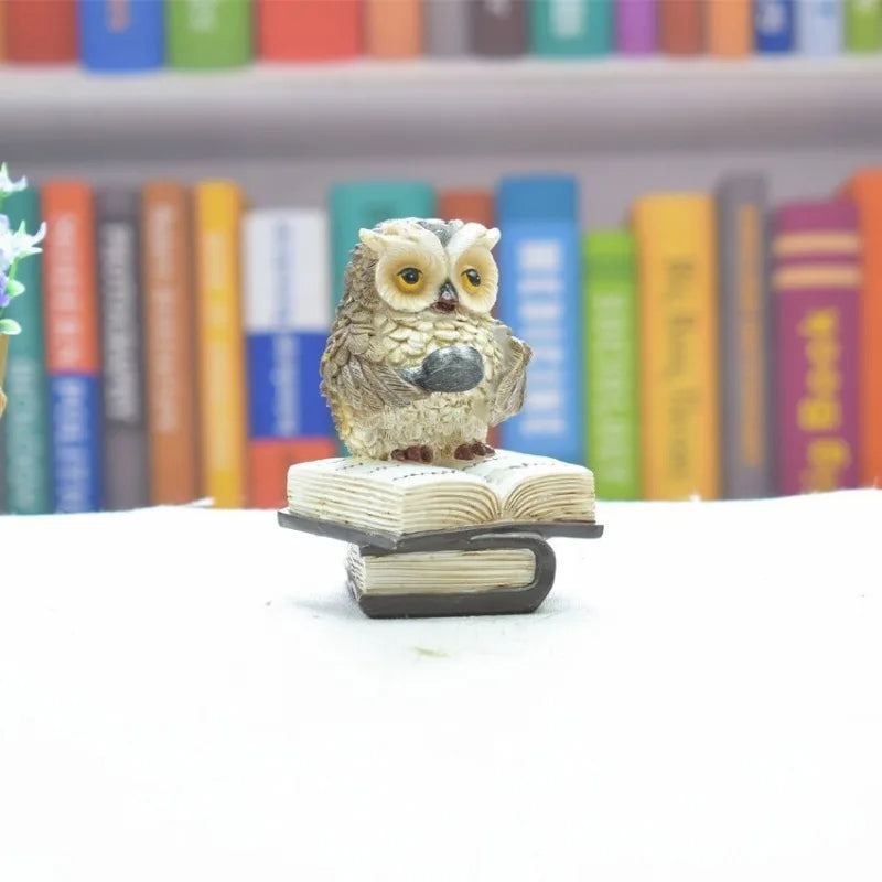 2Pcs/Set Owl Statue Cartoon Realistic Resin Reading Book Owl Figurine Cute Crafted Statue Home Decor Animal Sculpture