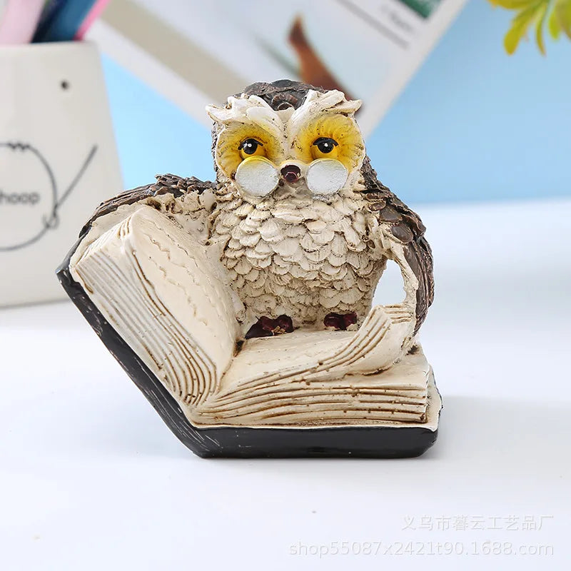 2Pcs/Set Owl Statue Cartoon Realistic Resin Reading Book Owl Figurine Cute Crafted Statue Home Decor Animal Sculpture